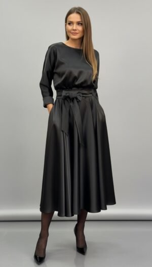 17 kleita ar saulesgriezuma svārku daļu, Melna krāsa, Cena 168 eur