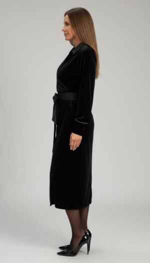 20 Samta kleita , sienama ar jostu. Melna krāsa, 168 eur