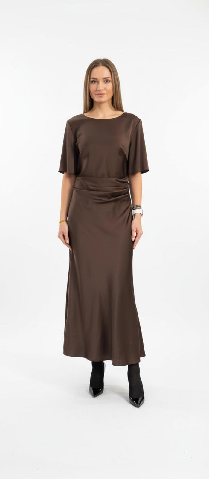 Satīna kleita , brūna krāsa