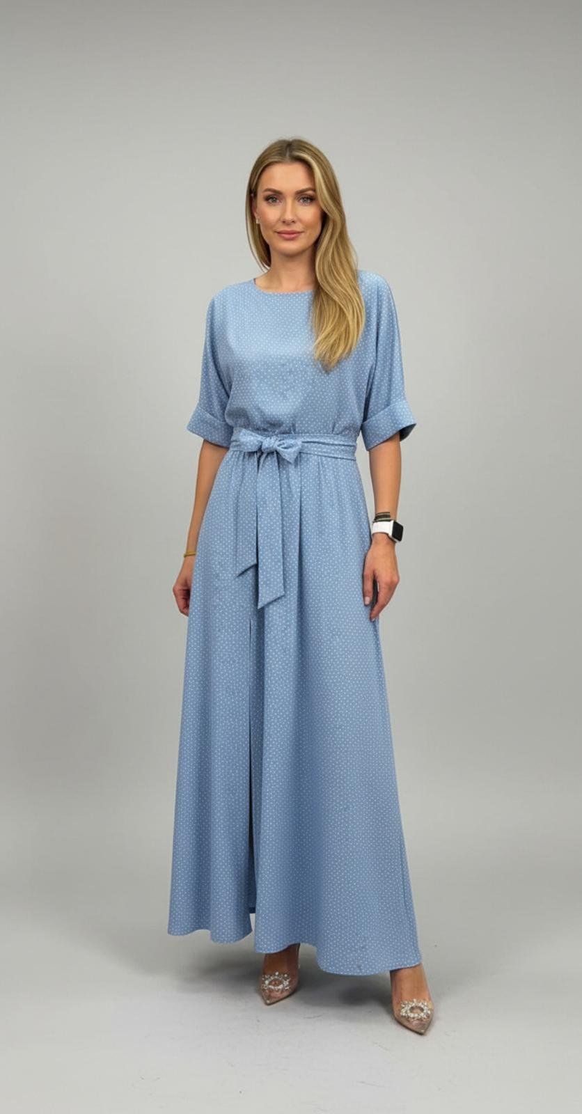 Kleita ar šķēlumu