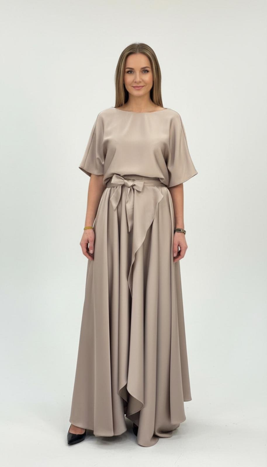 Skaista gara kleita svētkiem